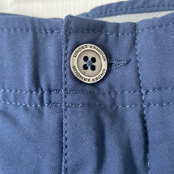 Sleek and Stylish: Under Armor Tapered Pants 0360 - Picture 2 of 9